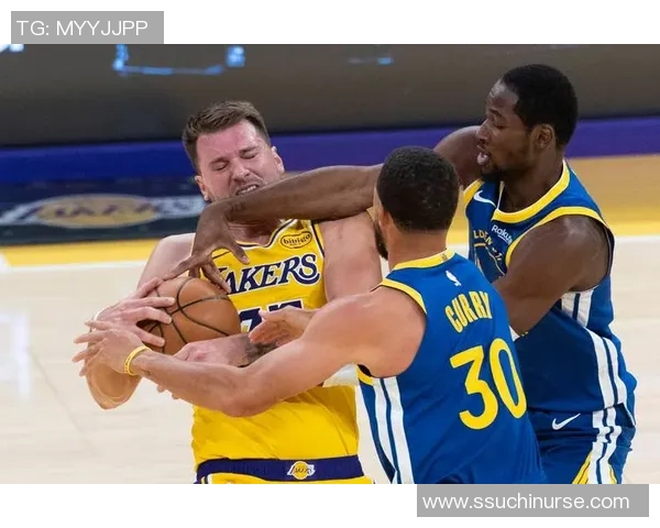 勇士与湖人激战之后球员赛后采访分享精彩瞬间与战术分析 勇士与湖人激战之后球员赛后采访分享精彩瞬间与战术分析